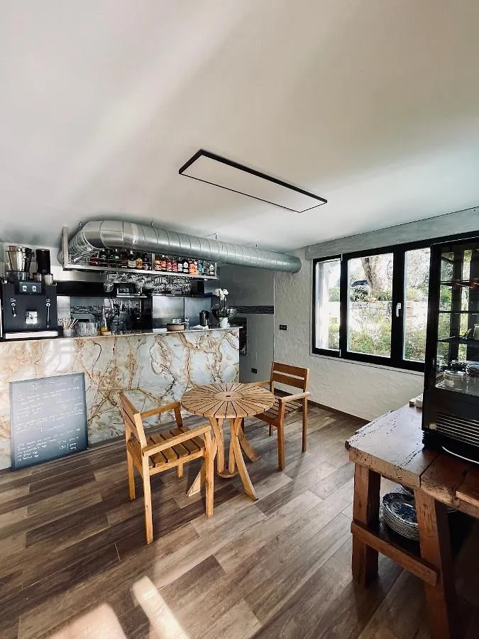 Bed and Breakfast Escondida Niza Francia