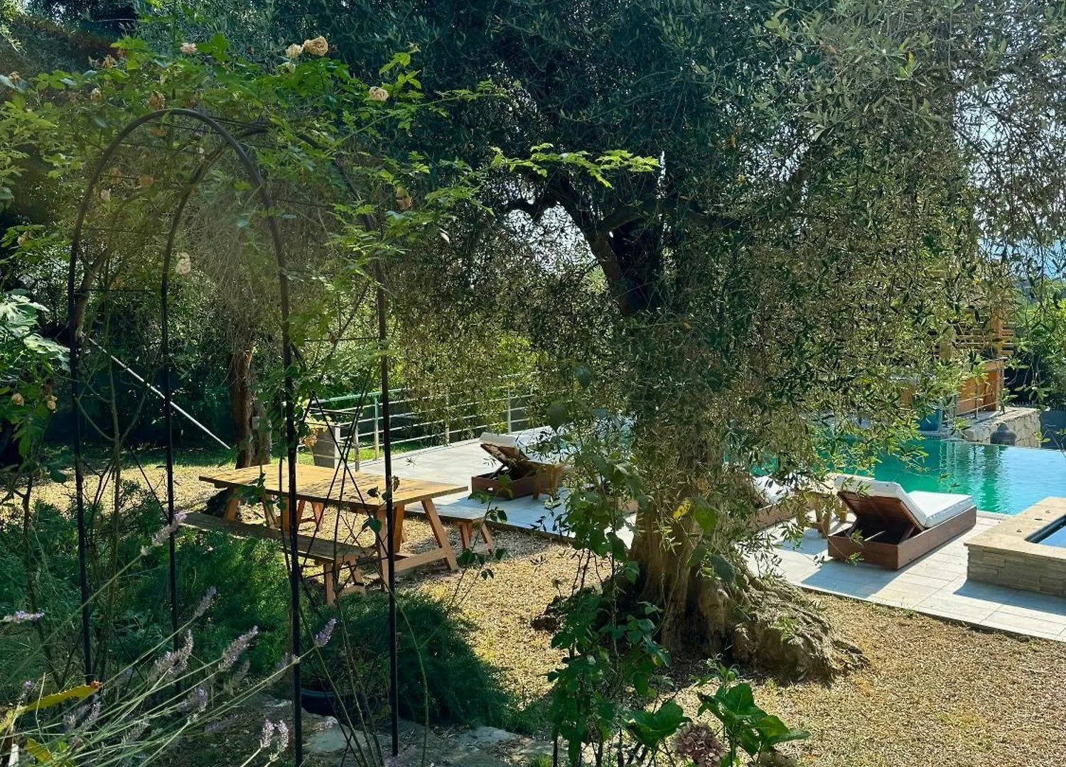 ニース Escondida Bed & Breakfast